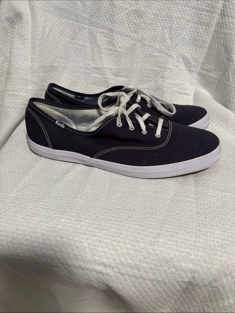 Keds Women's Navy Blue Canvas Lace-Up Flats with White Soles size 9.5